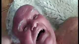 Nervózna brunetka zničená v hardcore gonzo videu